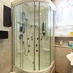 Апартаменты Stunning In With Kitchen