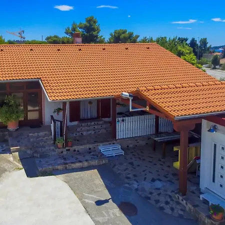 Stunning In With Kitchen Pula