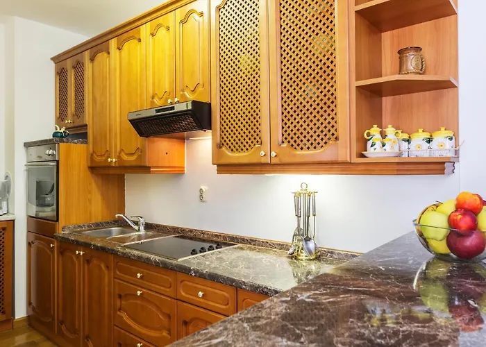 Stunning In With Kitchen * プーラ