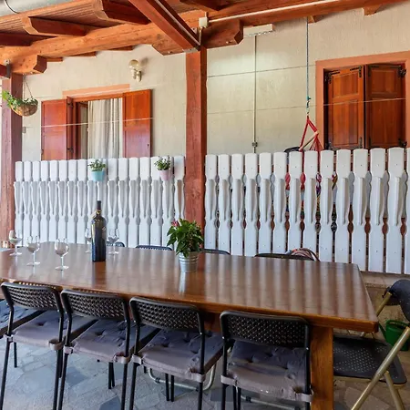 Stunning In With Kitchen Pula