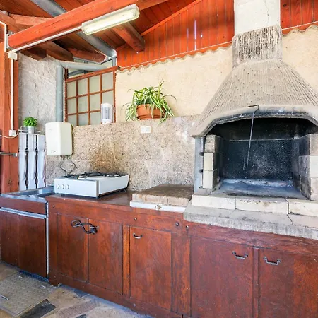 Stunning In With Kitchen * Pula