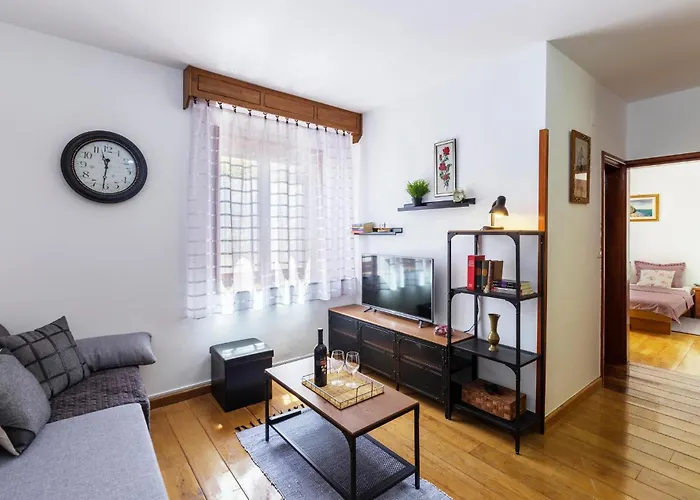 Stunning In With Kitchen * Pula