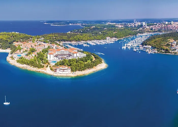 Stunning In With Kitchen Apartamento Pula