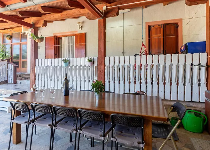 Stunning In With Kitchen Pula