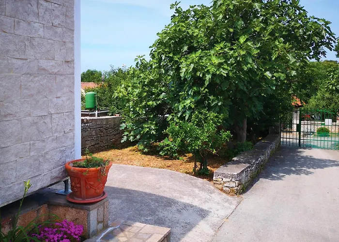 Apartamento Stunning In With Kitchen Pula