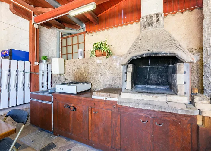 Stunning In With Kitchen * Pula