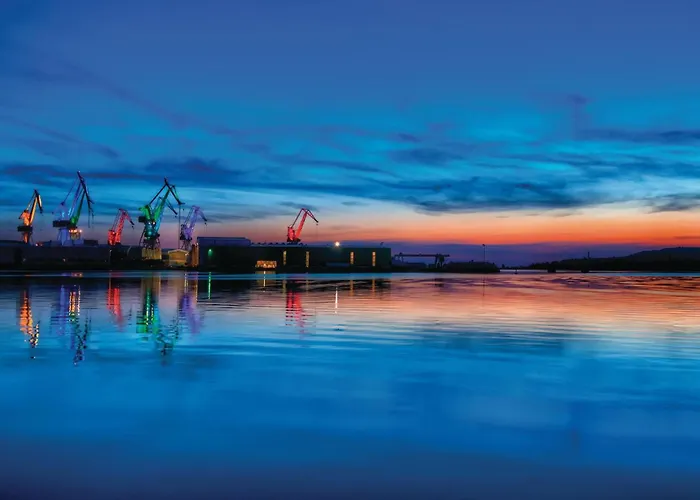 Stunning In With Kitchen