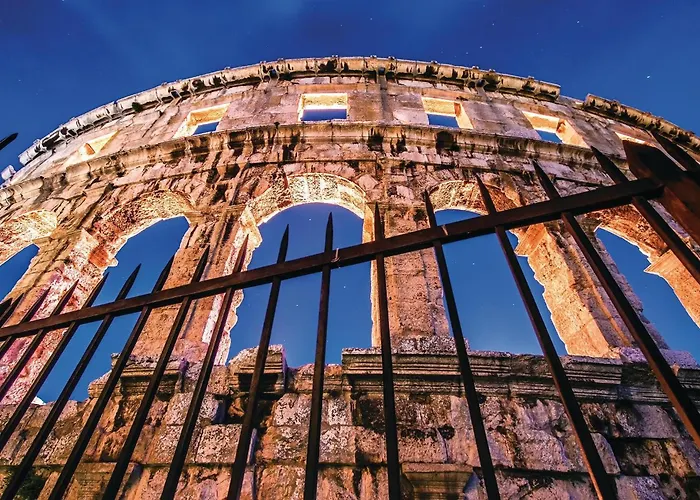 Stunning In With Kitchen Apartamento Pula