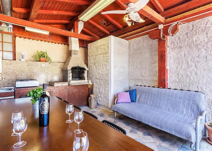 Stunning In With Kitchen Pula