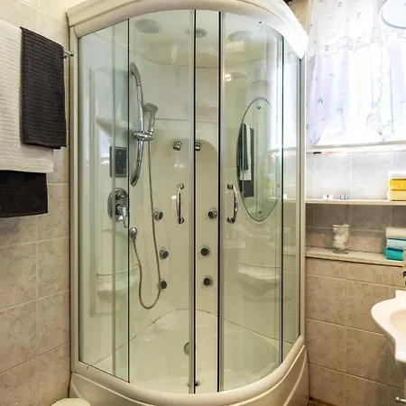 דירה Stunning In With Kitchen