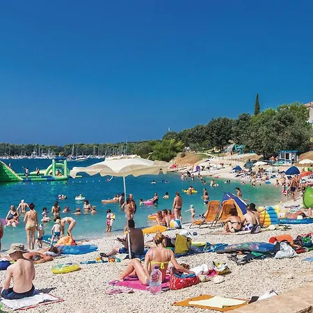 Stunning In With Kitchen דירה פולה